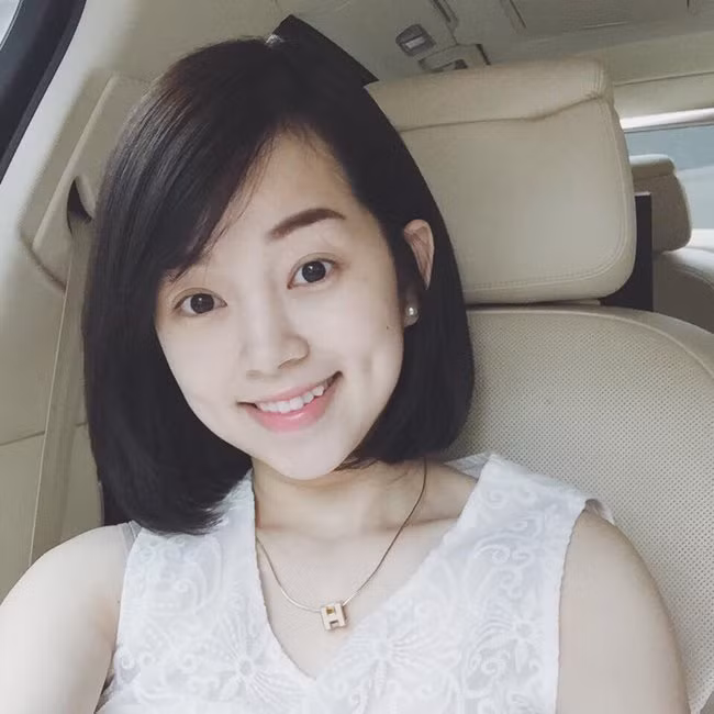 Ly Kute tên thật là Nguyễn Khánh Ly (sinh năm 1990) bắt đầu gây chú ý khi hẹn hò với "sát thủ tình trường" số 1 của bóng đá Việt - Mạc Hồng Quân.