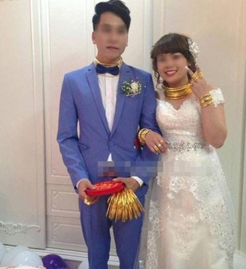 Tại Lạng Sơn, cặp đôi này được "dát" khoảng gần 100 cây vàng, có giá trị 3-4 tỉ đồng.