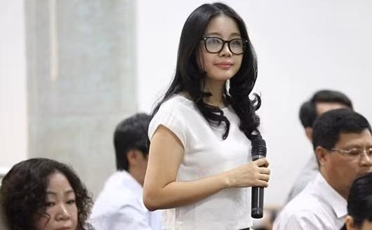 Xinh đẹp và giỏi giang, nữ đại gia Đặng Ngọc Lan (vợ bầu Kiên) có khối tài sản 740 tỷ đồng. Bà nắm giữ số cổ phiếu 38,5 triệu ACB. Năm 2015 được xem là năm nữ đại gia này khá thành công, trong 3 tuần liên tiếp tháng 8, tháng 9/2915, bà Đặng Ngọc Lan đã kiếm được tổng cộng 69,4 tỷ đồng.