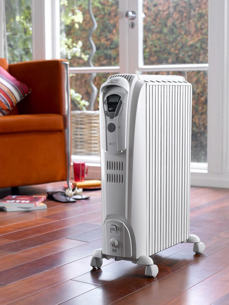 Theo một người bán hàng tại kiot chợ Bưởi (Tây Hồ, Hà Nội): "Khoảng 4 ngày gần đây, các cửa hàng đồ điện gia dụng đã bắt đầu bán nhiều thiết bị sưởi, máy sưởi dầu, máy halogen cũng khá được chuộng. Có những khách mua hàng sớm vì nhà có trẻ nhỏ".