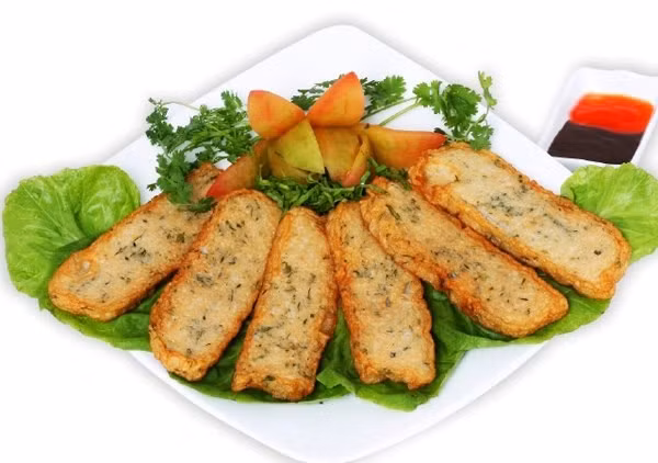 Một đơn vị chuyên về xây dựng - xuất nhập khẩu ở Hà Nội lại chọn các món như chả cá, thịt lợn làm giò để tặng nhân viên.