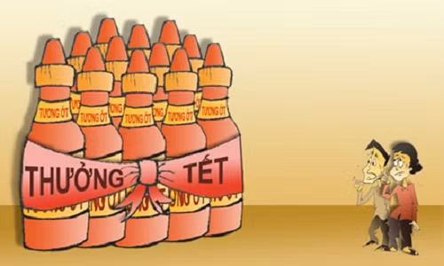 Thời buổi kinh tế khó khăn, một công ty ở TP HCM quyết định thưởng cho mỗi nhân viên một thùng tương ớt ăn Tết, riêng lãnh đạo sẽ được nhận 2 thùng.