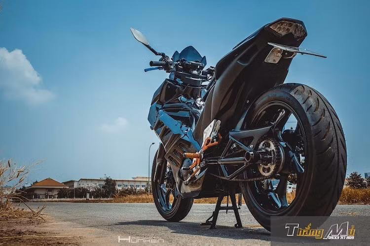 Sau khi độ lại, chiếc Exciter 135 đã hoàn toàn "lột xác" và sở hữu vẻ đẹp không hề "đụng hàng" với bất kỳ mẫu xe nào. Ảnh Hunken + Thắng Mủ.