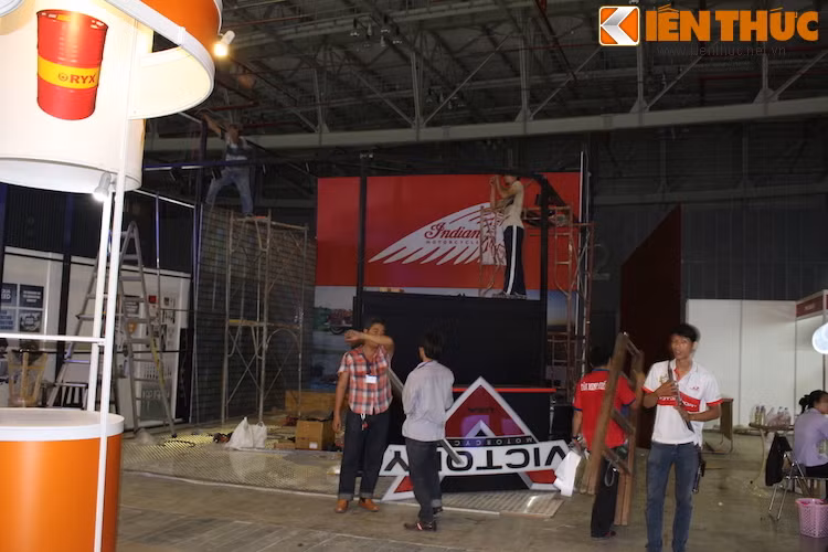 Một bất ngờ lớn tại triển lãm xe máy Việt Nam đó là sự xuất hiện của 2 thương hiệu môtô Mỹ là Indian và Victory. Mới chỉ vừa vào ngày 5/4 vừa qua, 2 hãng này mới chính thức có những bước đi đầu tiên ở VN, thể hiện bằng việc khai trương showroom tại Sài Gòn.