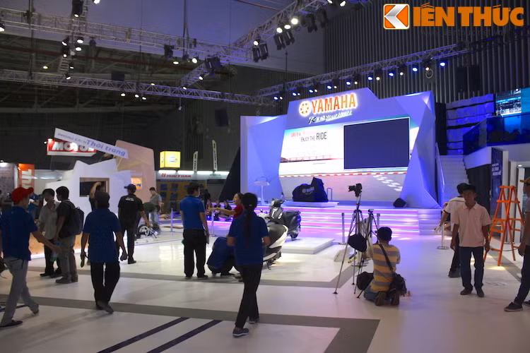 Có quy mô lớn không kém Honda, khu trưng bày của Yamaha sẽ được hãng bố trí các dòng xe theo từng phong cách cụ thể như thời trang, thể thao, naked bike...