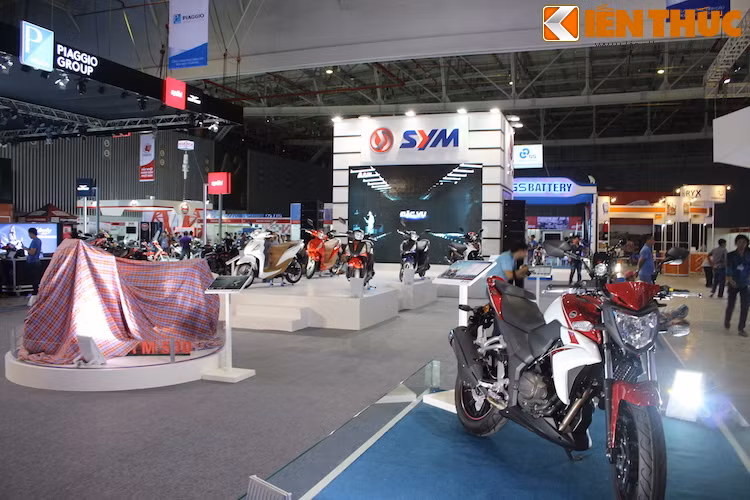 Hãng xe Đài Loan SYM sẽ đem tới triển lãm chiếc xe phân khối lớn giá rẻ Wolf 300, một mẫu naked bike hiện đại hơn cùng một chiếc ôtô điện ý tưởng cực kỳ đặc biệt.