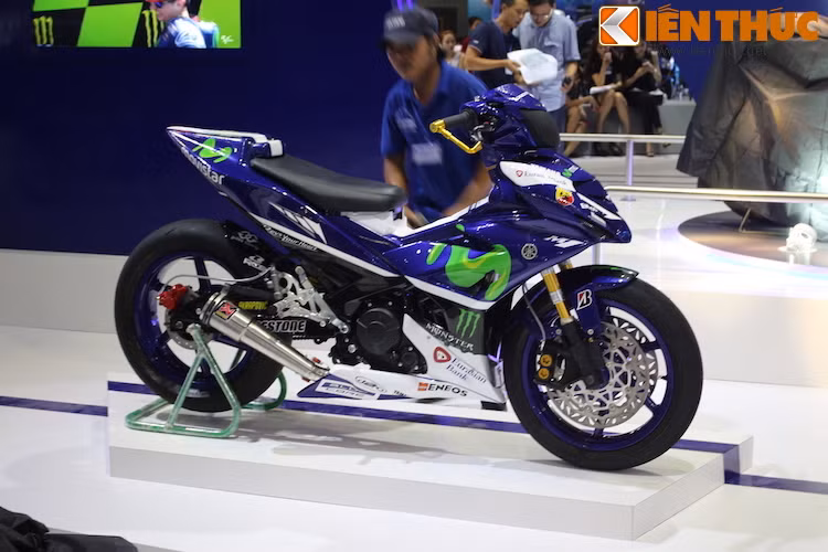 Một số bản độ "khủng" từ dòng xe Yamaha Exciter cũng sẽ là điểm cuốn hút các "fan" của thương hiệu này đến với khu trưng bày. Tại Việt Nam, phong trào độ Exciter 150 đang phát triển rất mạnh, chính vì vậy Yamaha muốn nhân dịp này để tiếp tục "kích cầu" chiếc xe.