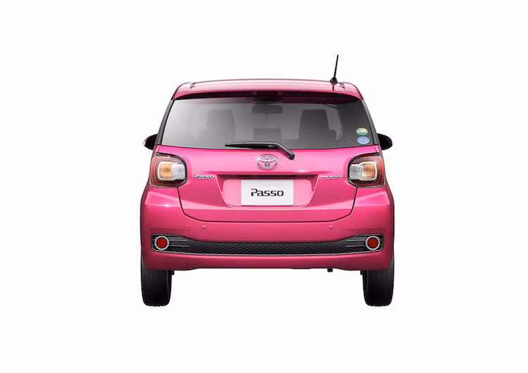 Giá khởi điểm của Passo tại Nhật là 1,15 triệu yen (tương đương 236 triệu đồng). Phiên bản Moda cao cấp có giá 1,431 triệu yen (293,9 triệu đồng).