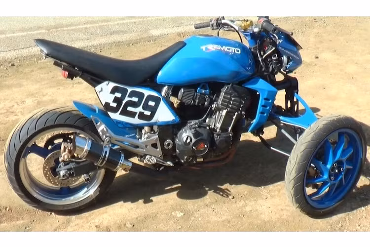 Ngoài động cơ, khung, gắp cùng bánh sau và bình xăng ra, toàn bộ các chi tiết của chiếc Z1000 đã được "chế cháo" lại hoàn toàn.