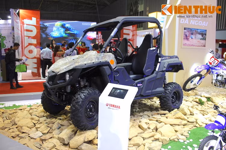Chiếc Wolverine của Yamaha được trưng bày tại triển lãm xe máy Việt Nam 2016 thuộc phiên bản cao cấp nhất Realtree Xtra, bắt đầu được bán ở Mỹ vào tháng 5 tới với giá 13.799 USD (tương đương 307 triệu đồng).