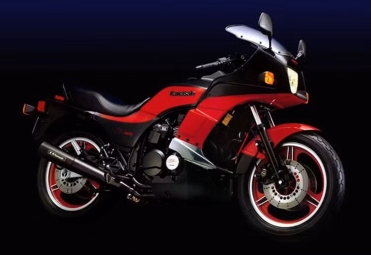 Khi ra mắt vào năm 1984, Kawasaki GPz750 Turbo cũng đạt được tầm ảnh hưởng lớn tương đương với chiếc H2 hiện tại của hãng, khi là chiếc môtô có động cơ tăng áp mạnh nhất Thế giới, với hiệu năng ngang với những superbike 1000 cc dù có dung tích nhỏ hơn.