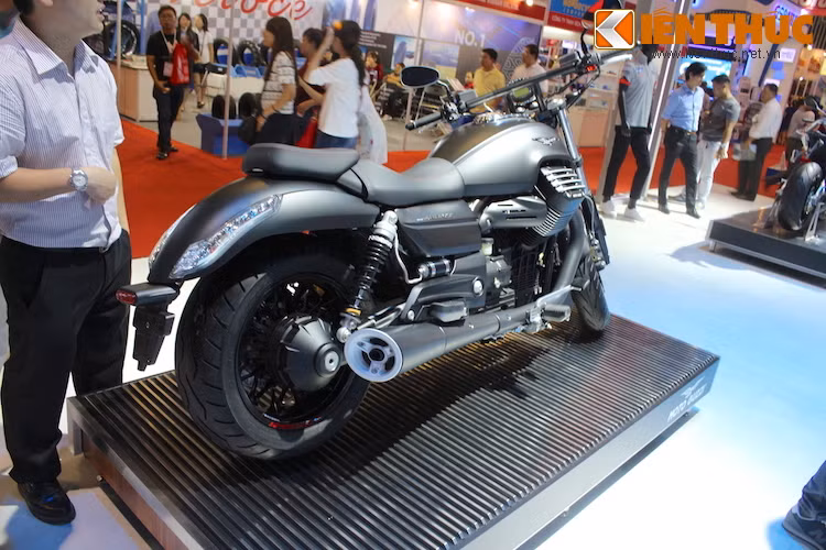 Với những trang bị hiện đại và thiết kế hấp dẫn, Moto Guzzi có giá khởi điểm lên tới 15.490 USD tại Mỹ (tương đương với 345 triệu đồng), khiến cho chiếc xe đứng ngang hàng với Harley-Davidson V-Rod Muscle (16.149 USD). và thấp hơn khá nhiều so với các đối thủ đồng hương Ducati Diavel/XDiavel (khoảng 20.000 USD).