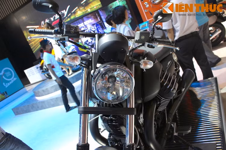 Trong tiếng Ý, Audace nghĩa là "sự dũng mãnh", và tên gọi này hoàn toàn xứng đáng với chiếc powercruiser mới nhất của Moto Guzzi. Về cơ bản, Audace chia sẻ chung động cơ và chassis với chiếc Moto Guzzi Eldorado và California, nhưng sở hữu thiết kế mạnh mẽ, "cơ bắp" hơn.