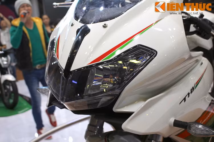 So với những đối thủ như Kawasaki Ninja 300 hay Yamaha R3, Tornado 302 có thiết kế "hiền" hơn rất nhiều và thậm chí còn tiến gần tới kiểu dáng sport touring hơn là một chiếc sportbike "thuần chất".