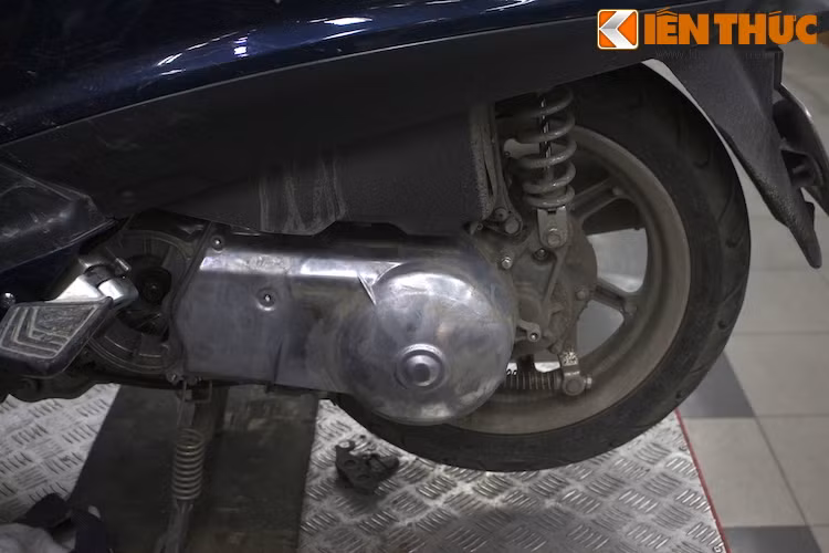 Ngoài ra, nhiều khách hàng còn phàn nàn về việc Grande bị giật và có tiếng kêu khó chịu khi lên ga, hoặc hụt ga khi tăng tốc. Điều này xảy ra do bộ guốc ly hợp của chiếc xe bị lỗi.