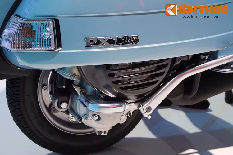Dựa trên phiên bản PX 125, Vespa PX 70 Years Edition có động cơ 1 xi-lanh 2 kỳ 123 cc, đạt công suất tối đa 6,44 mã lực cùng mô-men xoắn cực đại 9,5 Nm.