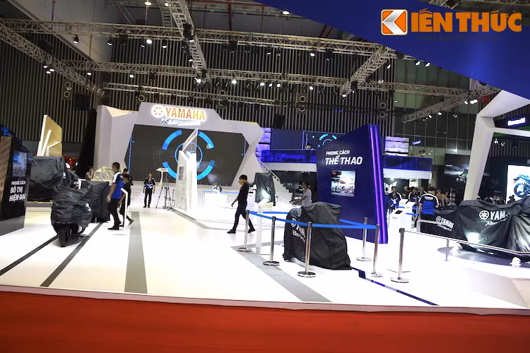 Trong khi đó, Yamaha chú trọng tới mối liên kết giữa con người với chiếc xe, khiến xe máy không chỉ còn là những phương tiện di chuyển hàng ngày với chủ đề "Hành trình". Có quy mô lớn không kém Honda, khu trưng bày của Yamaha sẽ được hãng bố trí các dòng xe theo từng phong cách cụ thể như thời trang, thể thao, naked bike...