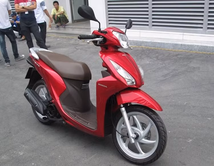 Nằm ở phân khúc xe tay ga giá rẻ, SYM Shark Mini sẽ phải cạnh tranh với những Suzuki Address, Yamaha Luvias và đặc biệt là Honda Vision - một mẫu xe đã 2 năm tuổi nhưng hiện vẫn đang là sự lựa chọn số 1 của người tiêu dùng Việt trong phân khúc này.