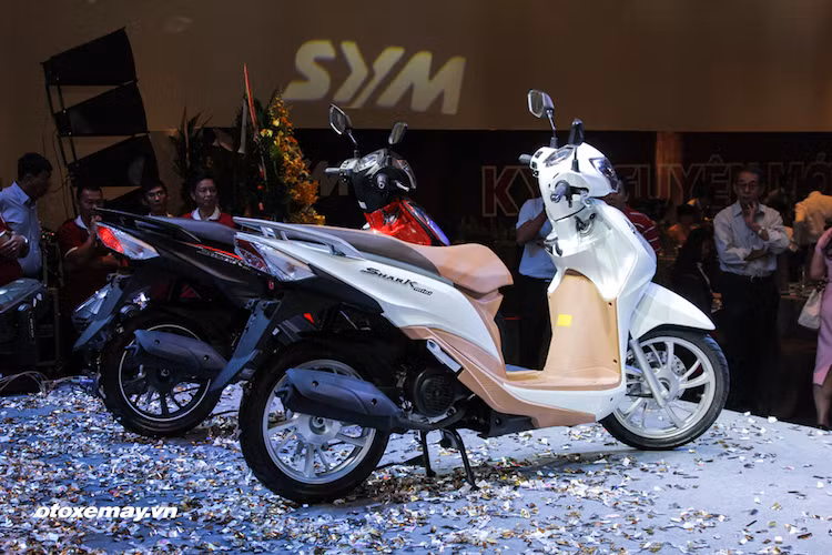 Tại thị trường Việt Nam, Shark Mini sẽ được SYM bán với 4 màu, chia thành 2 phiên bản là bản thường và bản thể thao. Giá bán cho phiên bản tiêu chuẩn của Shark Mini 125 là 30,49 triệu đồng, còn phiên bản thể thao có giá 30,99 triệu đồng.