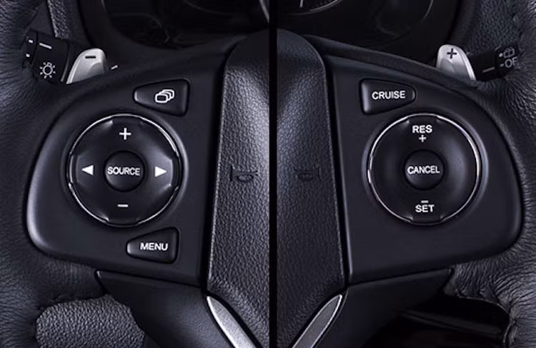 Lẫy chuyển số tay thể thao tích hợp trên vô lăng đã lần đầu tiên được trang bị trên Honda CR-V bản đặc biệt tại Việt Nam. Người lái chỉ cần sử dụng lẫy (+) hoặc (-) ở 2 bên trên vô lăng để tăng số hoặc giảm số, khi đó hệ thống tự động tính toán và đưa ra vòng tua thích hợp cho từng số.