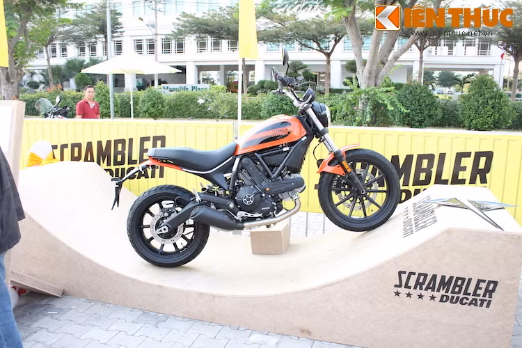 The Land of Joy là sự pha trộn giữa niềm vui, sự tận hưởng và tự do với sự kết hợp của những chiếc môtô, phụ kiện thời trang và nghệ thuật.