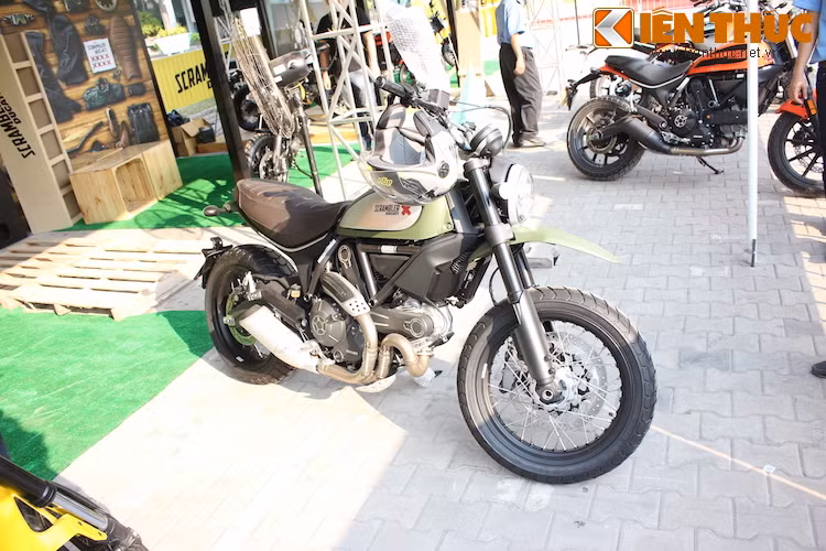 Xuyên suốt các ngày diễn ra sự kiện khách tham quan sẽ được chiêm ngưỡng những pha trình diễn nghệ thuật độc đáo đến từ các tay chơi ván trượt, các tay đua xe đạp địa hình BMX cùng các nghệ sĩ Accoustic đầy ngẫu hứng, vui vẻ - đúng theo chủ đề "the Land of Joy" mà Ducati hướng tới.