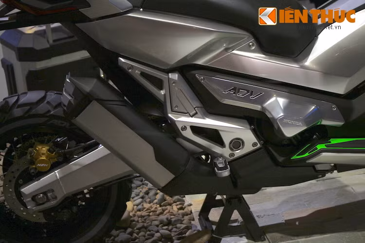 Kể từ triển lãm EICMA tới nay, vẫn chưa ai biết chính xác loại động cơ được Honda sử dụng trên ADV Concept. Tuy nhiên chắc chắn nó sẽ có hộp số vô cấp CVT và dung tích xi-lanh đủ để liệt vào nhóm xe phân khối lớn. Nhiều khả năng ADV sử dụng máy 745 cc với hộp số tự động ly hợp kép từ dòng NC750 hiện tại của Honda, kèm theo khung sườn từ chiếc tay ga Integra hiện tại của hãng.