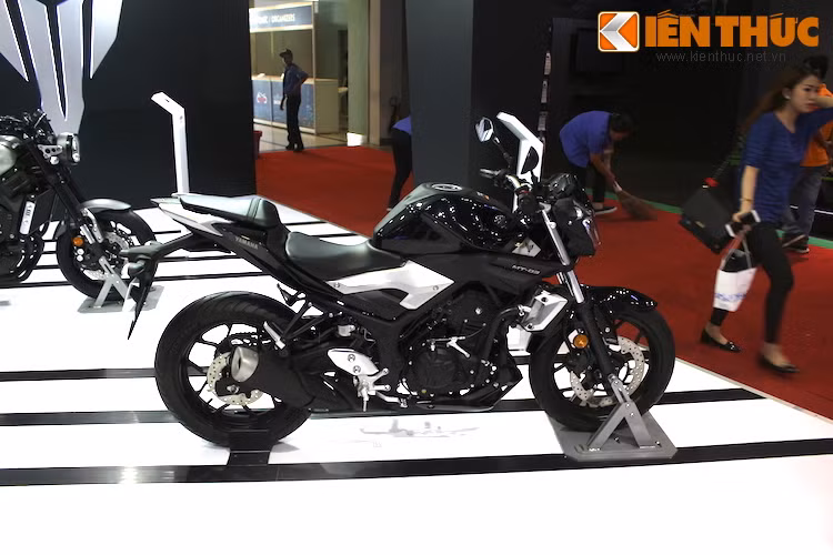 Cơ cấu khung của MT-03 hoàn toàn không có sự khác biệt so với R3, tuy nhiên một số tấm ốp hai bên thân xe đã có sự thay đổi về thiết kế.