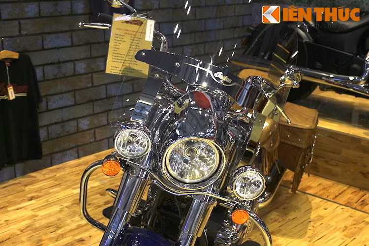 Chiếc xe được indian trưng bày tại triển lãm VMCS 2016 là phiên bản Chief Vintage. Là đối thủ của Harley-Davidson Road King, Chief Vintage sở hữu phong cách thiết kế tương tự với nhiều chi tiết mạ chrome bóng lộn cùng kính chắn gió lớn vừa phải.