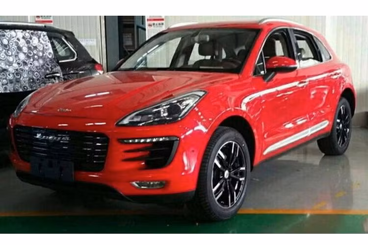 Tuy nhiên, phần thân xe của Macan đã được hãng xe Zotye nhái một cách trung thực trên SR8, với điểm khác biệt lớn nhất nằm ở một ô cửa kính nhỏ hai bên gương chiếu hậu.