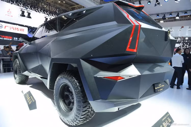 Theo IAT, giá bán khởi điểm của một chiếc Kalman lên tới 1,85 triệu USD (tương đương 42 tỷ đồng) và hãng sẽ chỉ sản xuất đúng 10 chiếc trên toàn Thế giới. Mức giá này đắt tới 26 lần so với một chiếc F450 Super Duty Platinum cao cấp nhất của Ford tại Mỹ! (71.320 USD).