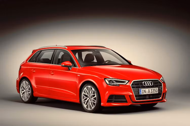 Đợt nâng cấp mới nhất của Audi A3 2017 sẽ được thực hiện trên mọi phiên bản thân xe gồm hatchback 3 cửa, 5 cửa, sedan, mui trần; cũng như bản thường và bản thể thao S3.