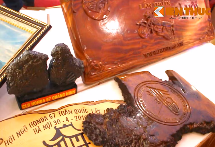 Đến với cuộc hội ngộ, các CLB đã mang tới Hà Nội những món quà kỷ niệm đầy ý nghĩa, mang đậm bản sắc từng vùng miền, cũng như dấu ấn của dòng xe 67 và CLB.