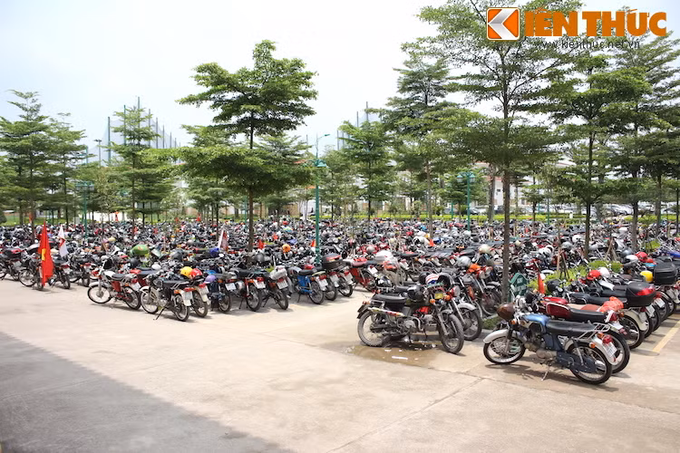 Theo ước tính, đã có khoảng 1000 chiếc xe tham gia vào buổi Hội ngộ Honda 67 toàn quốc lần thứ 9 tại Hà Nội.