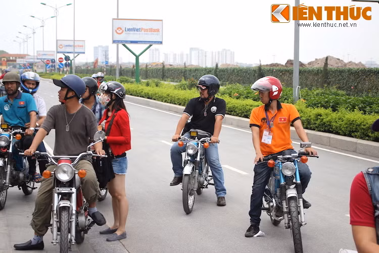 Theo anh Trần Xuân Anh - Chủ nhiệm CLB Honda Hà Nội cho biết, đã có khoảng 1000 người tham gia vào cuộc Hội ngộ Honda 67 toàn quốc lần thứ 9, tới từ khắp các CLB chơi Honda 67 trên cả nước.