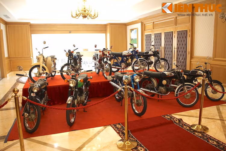 Tại đại sảnh của khu vực tổ chức tiệc, một bộ sưu tập những chiếc Honda côn tay cực hiếm, có giá trị lịch sử cao và "zin" 100%, tất cả đều thuộc sở hữu của một nhà sưu tập giấu tên đã được trưng bày. Trị giá của bộ sưu tập này hiện nay đã "không thể đếm được chỉ bằng tiền".