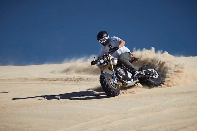 Chính vì vậy, chiếc xe đã nhận được rất nhiều sự quan tâm của các đại gia ở Dubai, tới nỗi Classified Moto đang cân nhắc sản xuất hàng loạt chúng. Giá bán chính thức của chiếc xe chưa được công bố, nhưng hãng độ Classified Moto cho biết để tạo ra bản độ này, họ đã mất tới 10.000 USD.