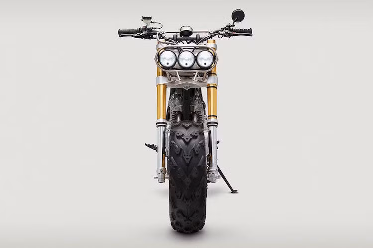 Cảm hứng để Classified Moto tạo ra chiếc xe được lấy từ Yamaha BW200 - một mẫu xe địa hình cũng có bánh lớn. Bánh trước của chiếc xe đã được lấy từ mẫu xe ATV Honda ATC250R.