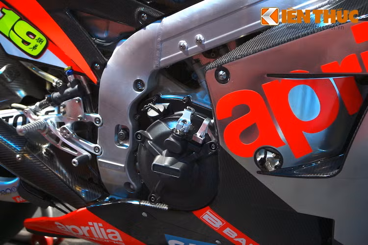 RS-GP được trang bị động cơ V4 hoàn toàn mới với dung tích xi-lanh gần 1000 cc. Chiều dài, rộng và cao của động cơ này đều được rút gọn so với mẫu xe đua trước đó của hãng. Đương nhiên, động cơ trên RS-GP cũng sẽ cực kỳ mạnh mẽ.