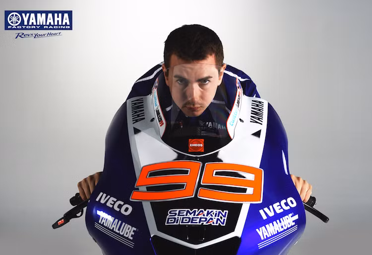 Thông tin này đã chính thức kết thúc những tin đồn về việc Lorenzo rời Yamaha, kể từ sau bê bối của Valentino Rossi và Marc Marquez tại trường đua Sepang vào năm ngoái.