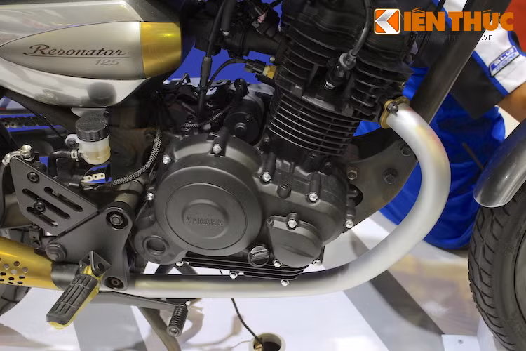 Cung cấp sức mạnh cho Resonator 125 là khối động cơ 125 cc SOHC 1 xi-lanh làm mát bằng gió, phun nhiên liệu điện tử giản dị. Do chiếc xe được hướng tới những tay lái mới nên Resonator không sử dụng động cơ mạnh hơn.