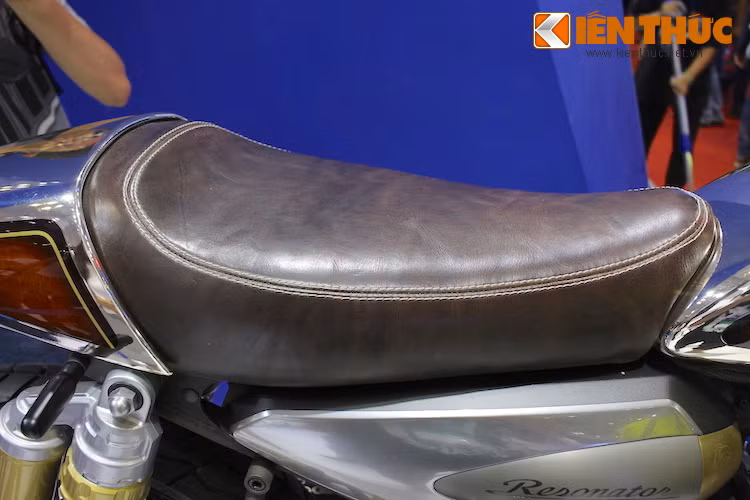 Yên xe được làm 100 từ da cao cấp, nhưng chỉ có khả năng ngồi được người lái.