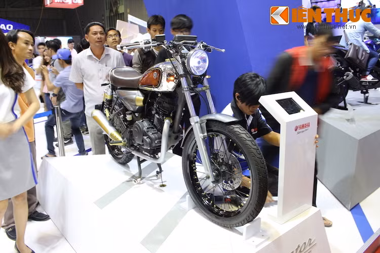 Trước khi sản xuất xe máy, Yamaha vốn đã nổi tiếng với vai trò là một hãng nhạc cụ nổi tiếng của Nhật Bản. Và truyền thống đó của hãng đã được thể hiện một cách khá rõ nét trên mẫu Yamaha Resonator 125.