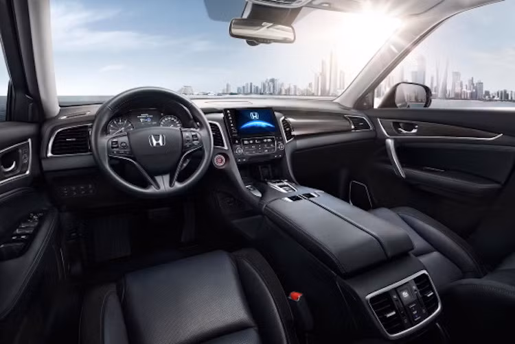 Hiện tại Honda vẫn hé lộ rất ít thông tin về xe, trong đó có nội thất. Từ một bức ảnh chụp nội thất duy nhất được Honda công bố, có thể thấy Avancier sở hữu cabin sang trọng được bọc da và ốp gỗ cao cấp, đồng thời có hệ thống thông tin giải trí với màn hình cảm ứng lớn trên bảng điều khiển trung tâm.
