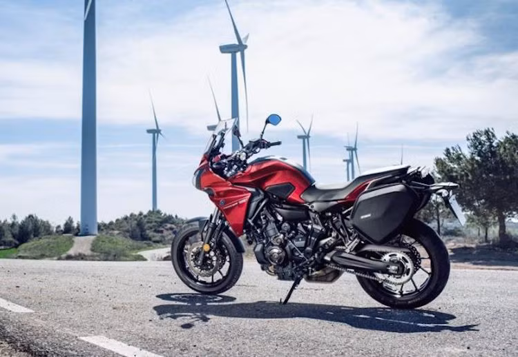 Theo Yamaha, mục đích của hãng khi kéo dài trục cơ sở của MT-07 Tracer là để tăng tính ổn định khi "đi phượt" với những túi hành lý cồng kềnh phía sau xe.