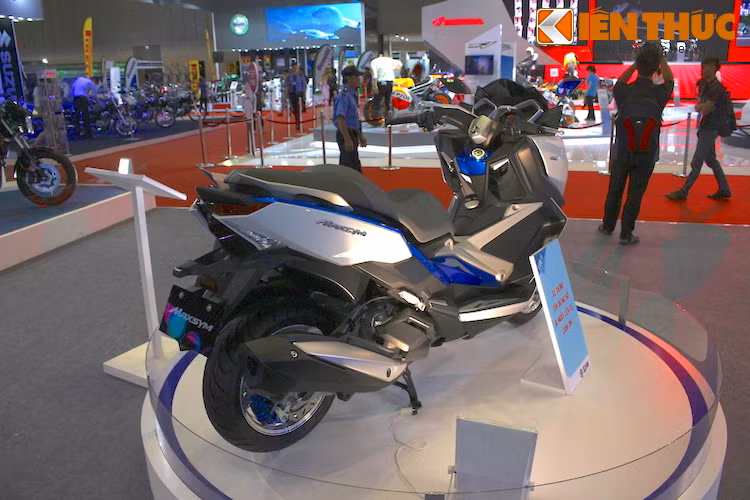 Hiện mới chỉ ở giai đoạn xe ý tưởng nhưng Maxsym 500 nhiều khả năng sẽ được hãng xe SYM sản xuất hàng loạt trong tương lai gần, bổ sung vào dòng sản phẩm xe tay ga của hãng tại các thị trường như châu Âu.