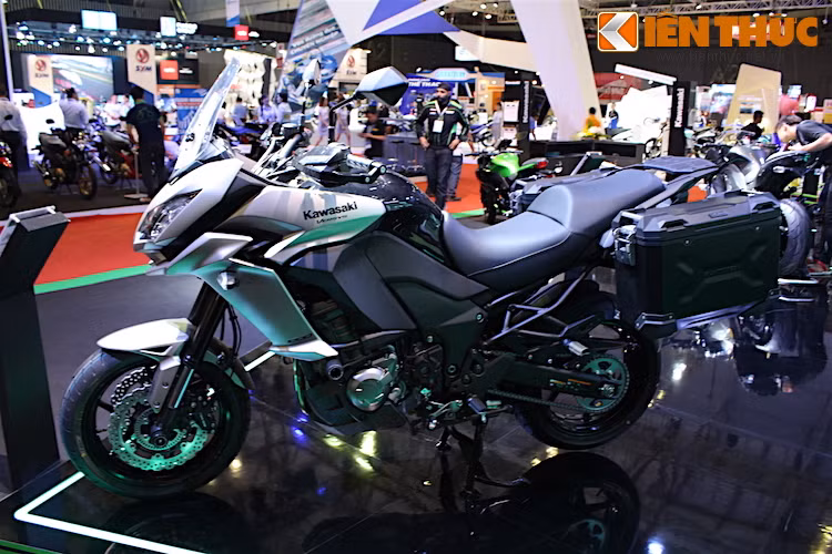 Giá bán của Versys 1000 tại Việt Nam chưa được Kawasaki công bố, tuy nhiên ở thị trường Mỹ, chiếc xe có giá khởi điểm là 13.000 USD.