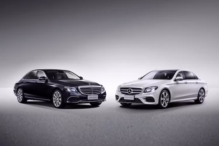 Mercedes E-Class L sẽ được sản xuất bởi nhà máy Benz Automotive Bắc Kinh của Mercedes liên doanh với hãng BAIC. Đây là dòng xe dành riêng cho thị trường Trung Quốc và hiện chưa có giá cũng như thời điểm bán ra chính thức.