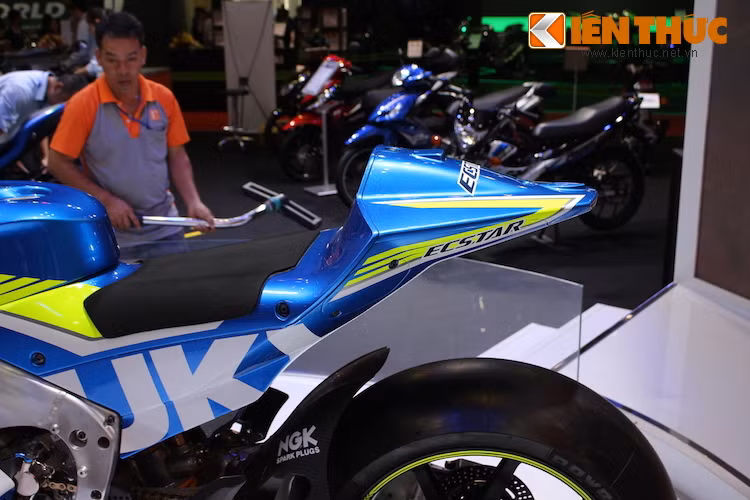 Yên của chiếc xe về cơ bản chỉ là một tấm vải dày lót lên bộ vỏ nhựa.