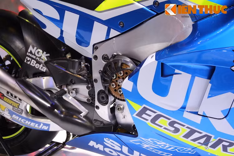 GSX-RR được trang bị động cơ 1000 cc 4 xi-lanh DOHC 4 kỳ với công suất hơn 230 mã lực, khiến chiếc xe có thể đạt tốc độ tối đa tới hơn 330 km/h.